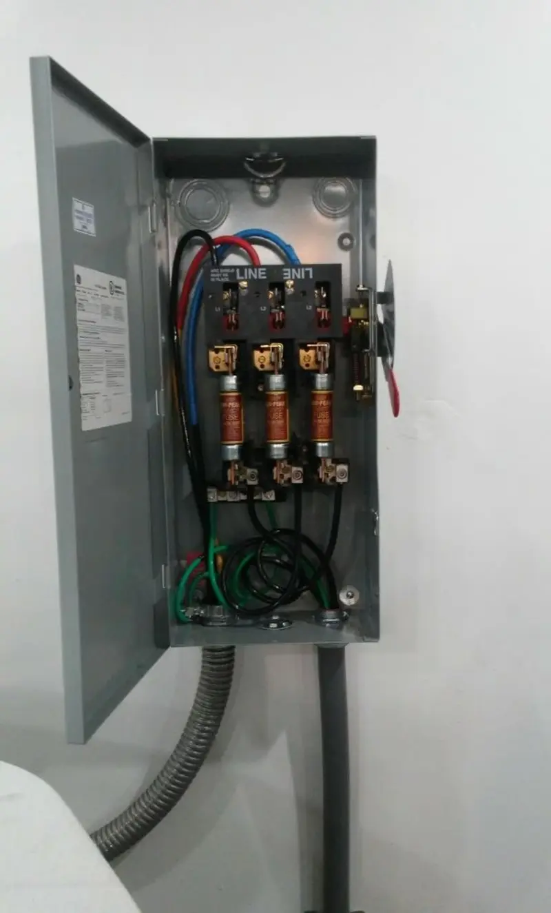 Three-phase disconnect switch installed for Smoke Detector Installation in Dogtown